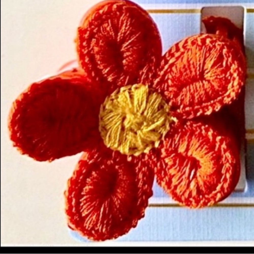 Crochet Flower Clips Claw Colorful Flower Orange NWT